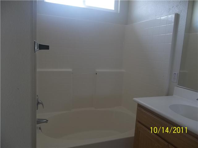 2892 Lake View Dr, Perris, CA 92571 photo 8