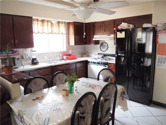 1040 Bartlett Dr, Vista, CA 92084 photo 6
