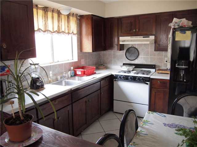 1040 Bartlett Dr, Vista, CA 92084 photo 5