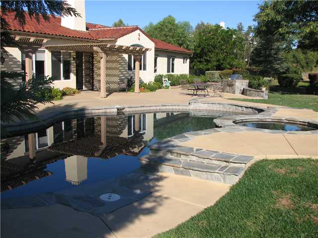 3842 Wendi Ct, Fallbrook, CA 92028 photo 2