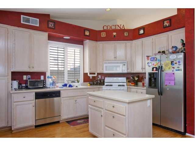465 Lupine Way, Oceanside, CA 92057 photo 2