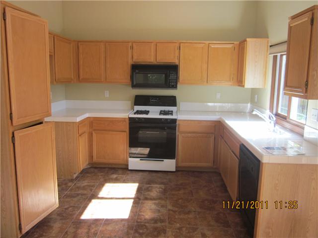 3929 Estancia Dr, Oceanside, CA 92058 photo 4