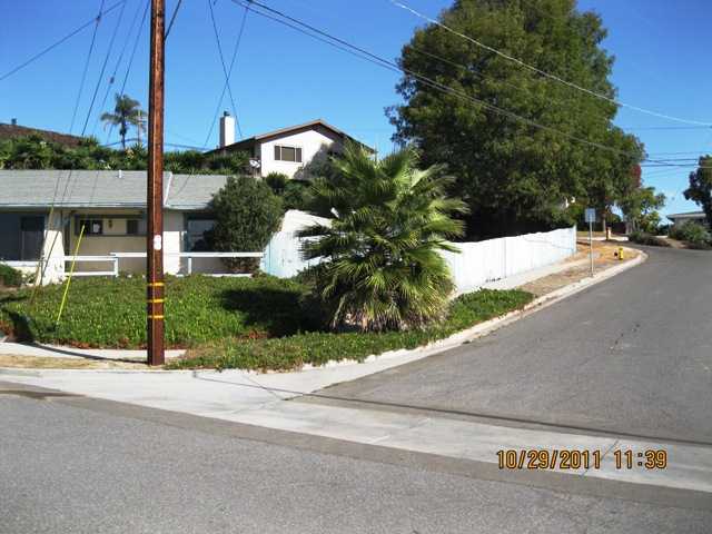 301 Camelot Dr, Oceanside, CA 92054 photo 2
