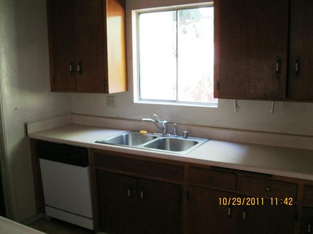 301 Camelot Dr, Oceanside, CA 92054 photo 4