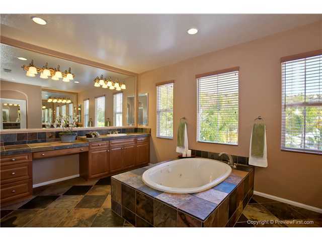 7420 Circulo Sequoia, Carlsbad, CA 92009 photo 5