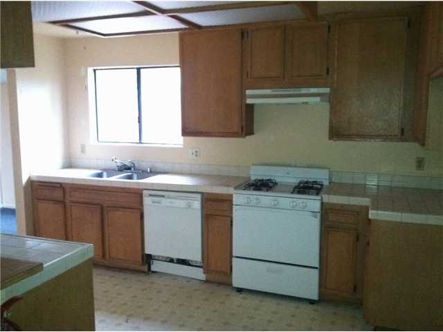 3389 Hollowtree Dr, Oceanside, CA 92058 photo 2