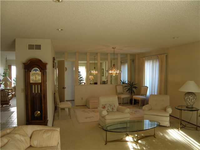 4650 Trieste Dr, Carlsbad, CA 92010 photo 2