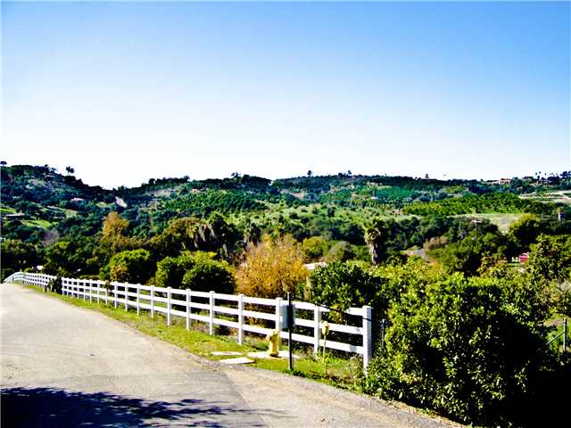 4075 Helena St, Fallbrook, CA 92028 photo 2