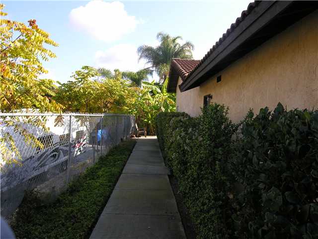 865 Granada Dr, Oceanside, CA 92056 photo 3