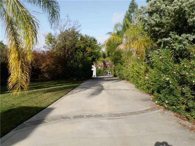 2177 Twisted Oak Ln, Alpine, CA 91901 photo 2