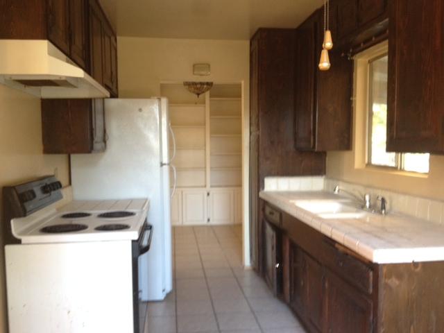 1043 Fern St, Escondido, CA 92027 photo 2