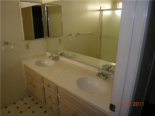 10520 Moorpark St, Spring Valley, CA 91978 photo 9