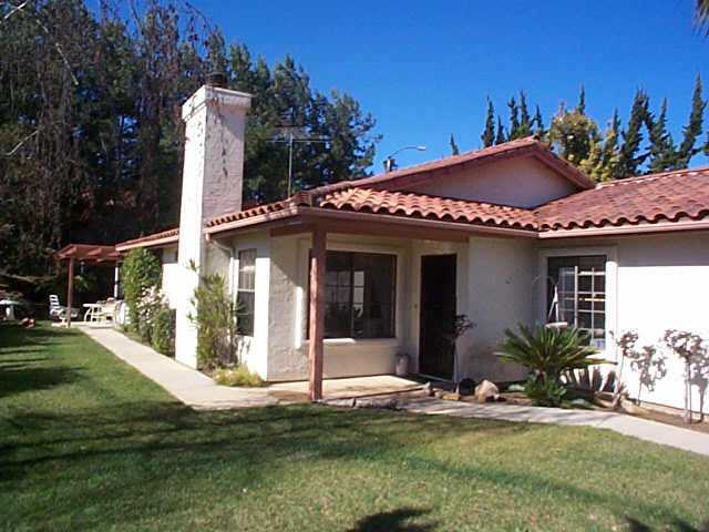 1042 Avenida Campana, Fallbrook, CA 92028 photo 2