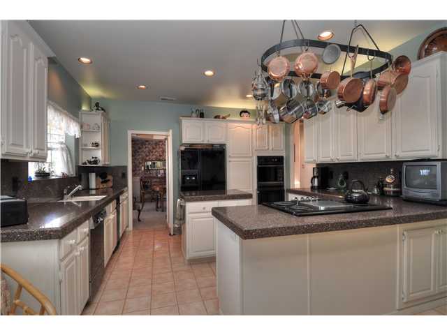 1925 Quail View Dr, Vista, CA 92084 photo 2