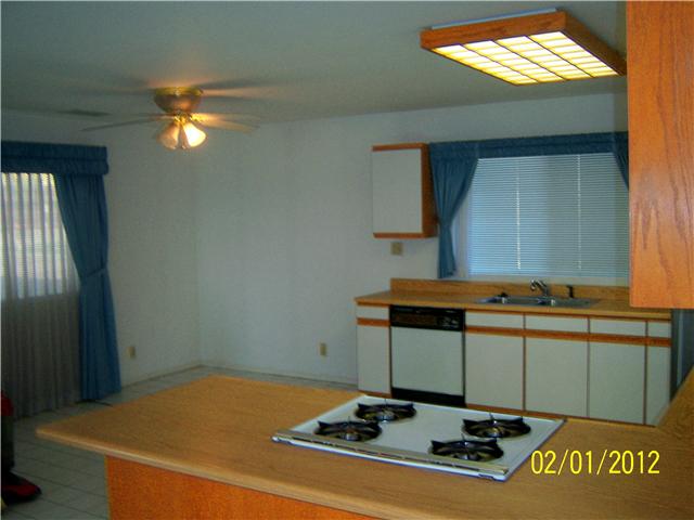 515 Gail Dr, Vista, CA 92084 photo 2