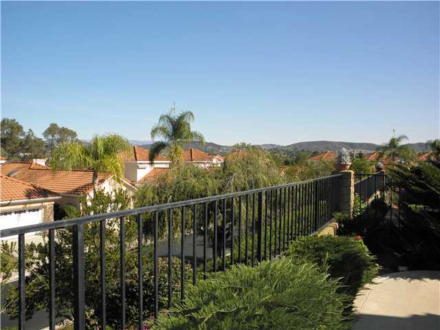 2424 Eagle Crest Ln, Vista, CA 92081 photo 2