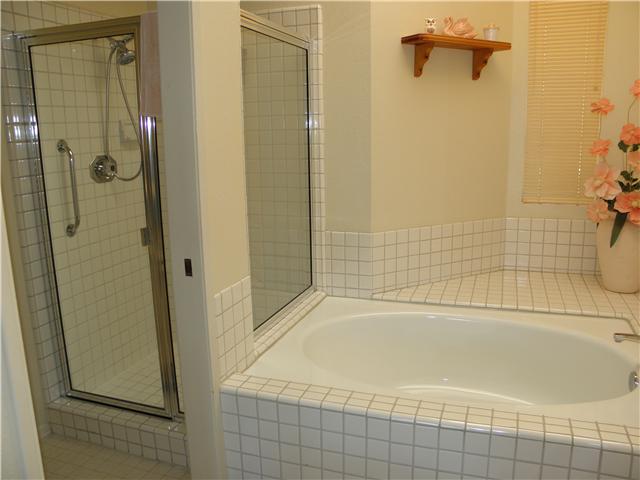 2424 Eagle Crest Ln, Vista, CA 92081 photo 11