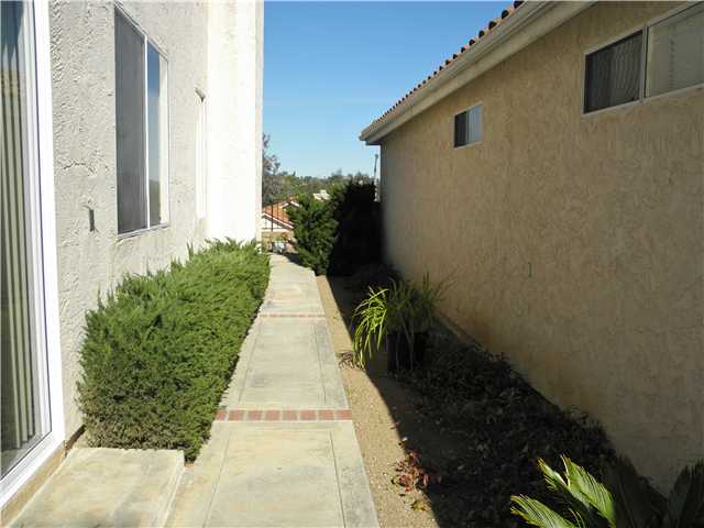 2424 Eagle Crest Ln, Vista, CA 92081 photo 16