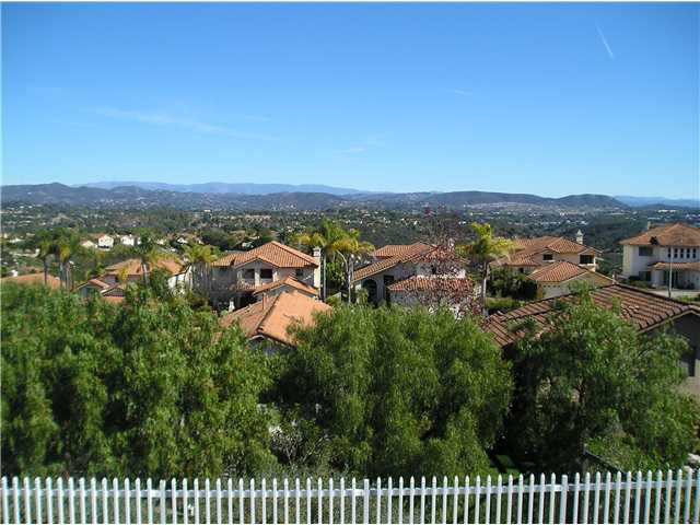 2076 Sequoia Crest St, Vista, CA 92081 photo 4