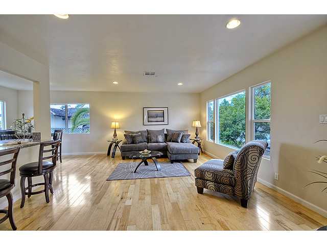 637 Brooks St, Oceanside, CA 92054 photo 4