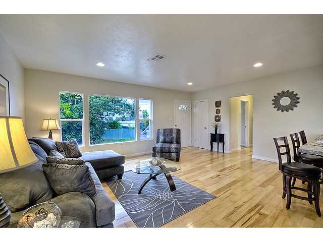 637 Brooks St, Oceanside, CA 92054 photo 3