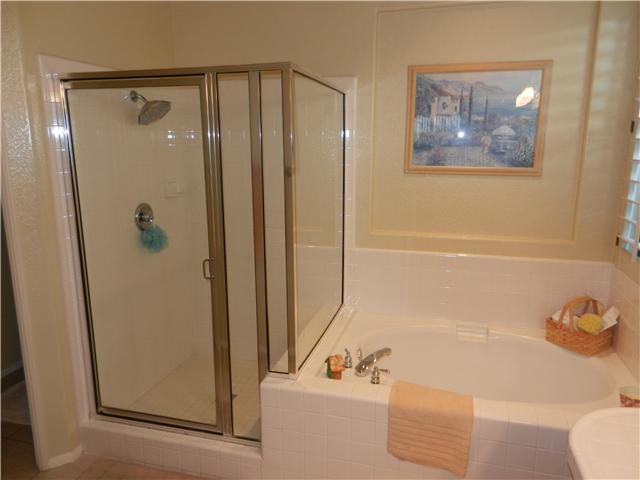 4885 Glenhollow Cir, Oceanside, CA 92057 photo 10