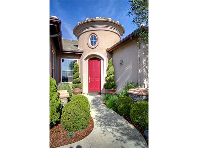 1097 Inverlochy Dr, Fallbrook, CA 92028 photo 2