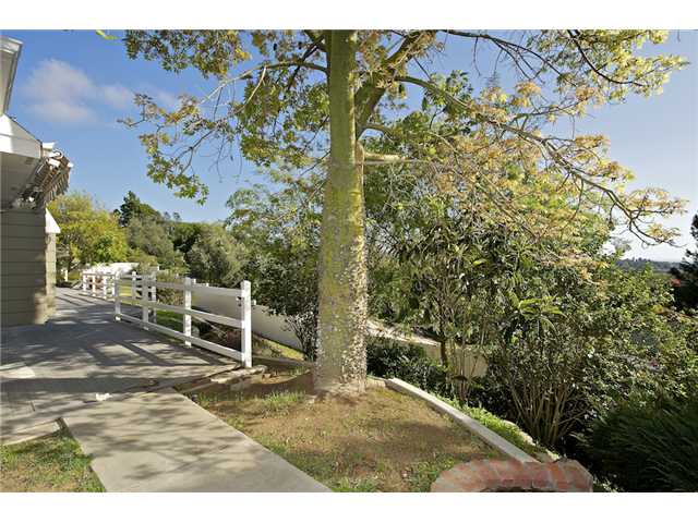 4577 Glen St, La Mesa, CA 91941 photo 2