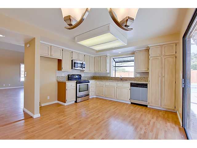 521 Pine Tree Pl, Escondido, CA 92025 photo 8