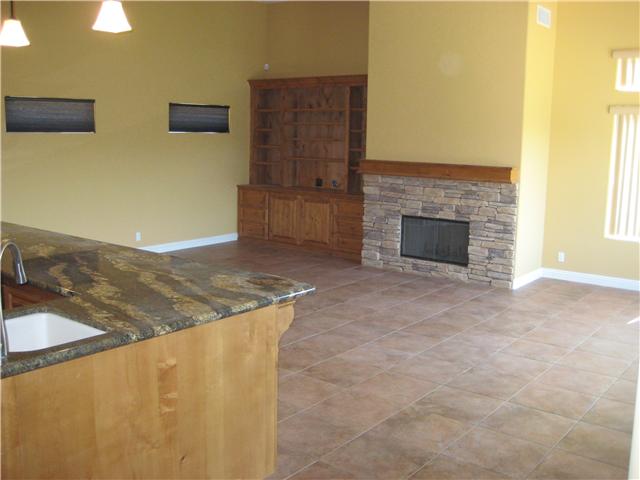 556 Hilbert Dr, Fallbrook, CA 92028 photo 4