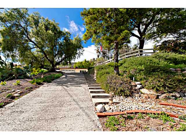 10306 Challenge Blvd, La Mesa, CA 91941 photo 2