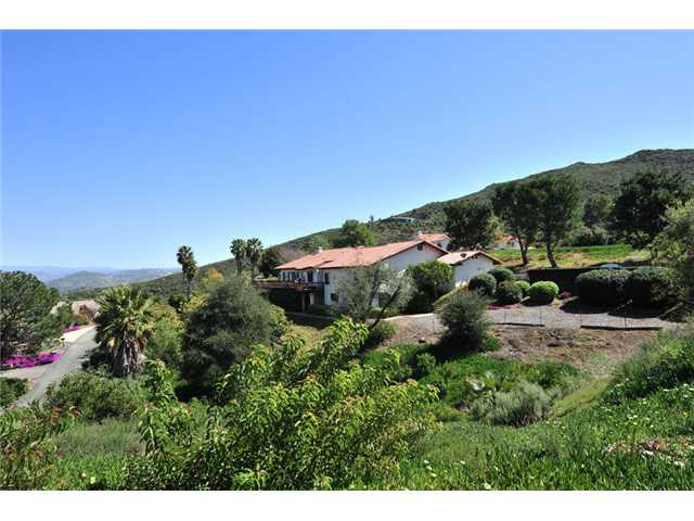 1212 Via Privada Rd, Escondido, CA 92029 photo 2
