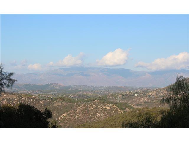 28707 Rolling Rock Rd, Escondido, CA 92026 photo 3