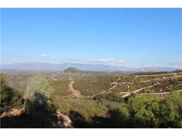 28707 Rolling Rock Rd, Escondido, CA 92026 photo 4