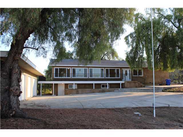 28707 Rolling Rock Rd, Escondido, CA 92026 photo 1