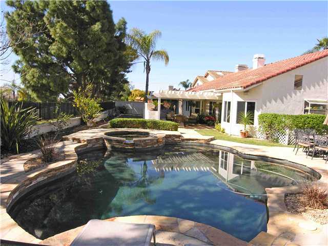 328 Camino Parque Dr, Oceanside, CA 92057 photo 2