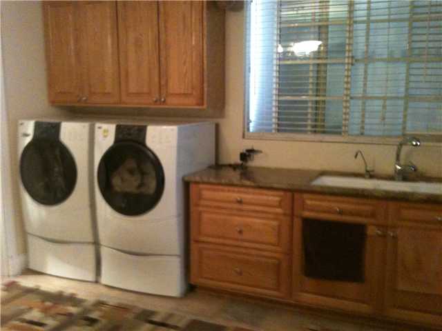 8010 Hatillo Ave, Winnetka, CA 91306 photo 3