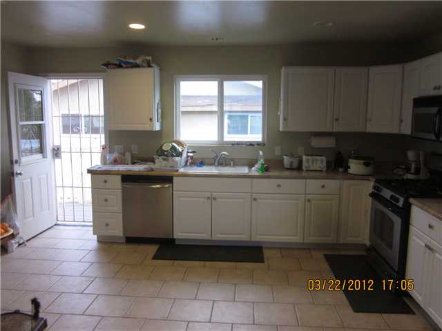 1325 Lemon St, Oceanside, CA 92058 photo 4