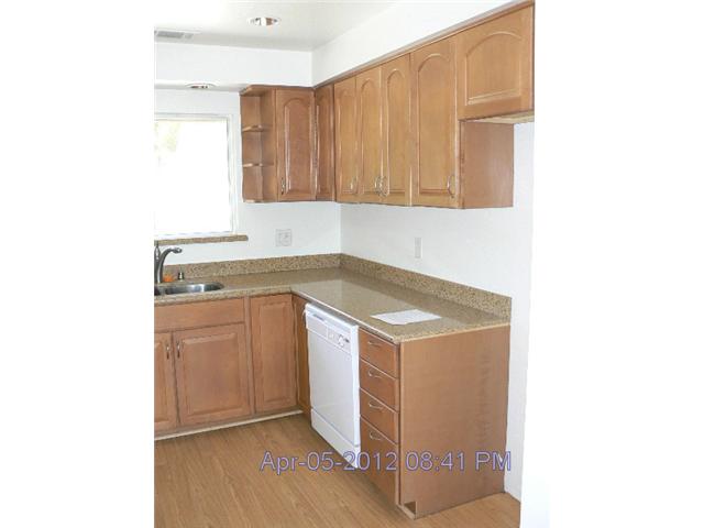 1050 Emelita St, Fallbrook, CA 92028 photo 4