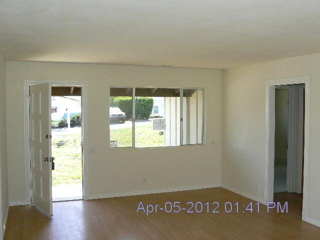 1050 Emelita St, Fallbrook, CA 92028 photo 2