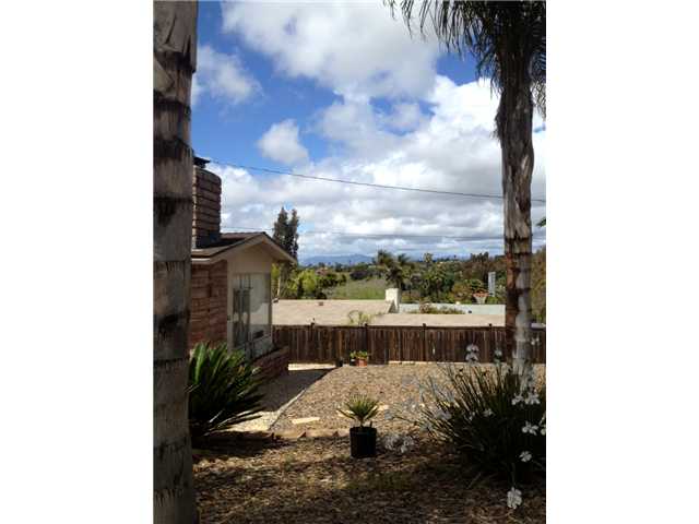 1067 Eucalyptus Ave, Vista, CA 92084 photo 2