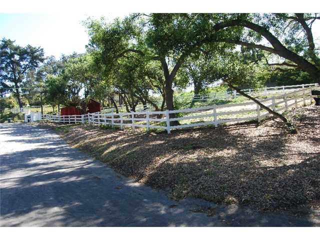 1945 Bluebell Ln, Fallbrook, CA 92028 photo 1