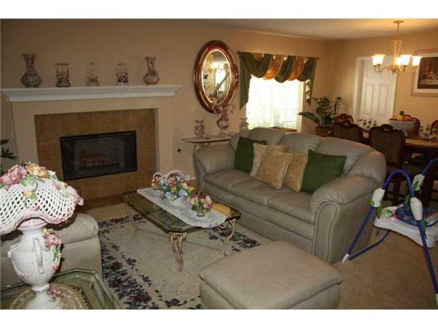 405 Lexington Cir, Oceanside, CA 92057 photo 2