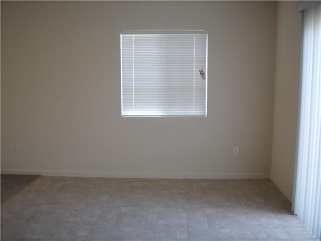 264 S Kenneth Ave, Kerman, CA 93630 photo 4