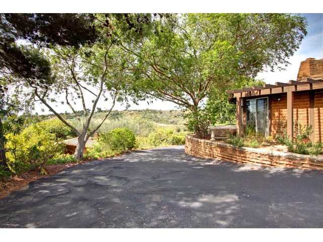 2660 Sugar Pine Ln, Fallbrook, CA 92028 photo 2