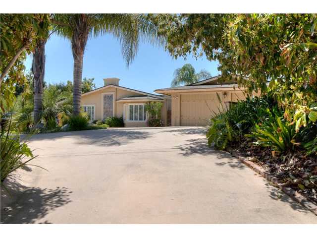 3107 Summit Dr, Escondido, CA 92025 photo 2