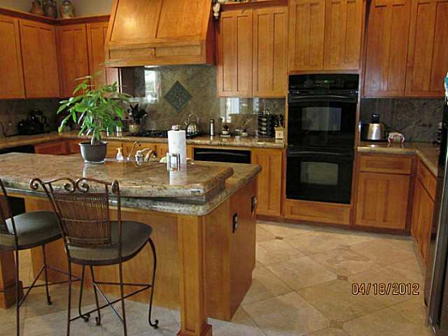 978 Thomas Pl, Vista, CA 92084 photo 4
