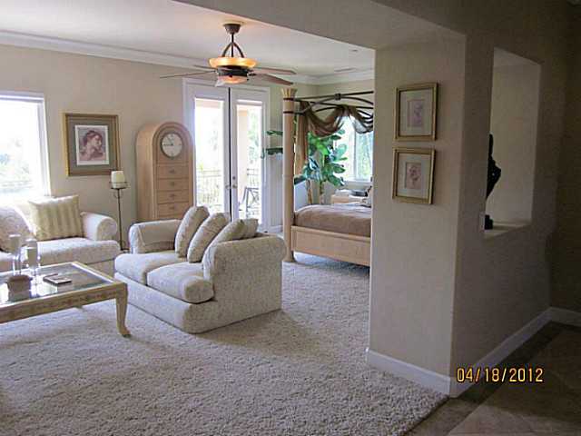 978 Thomas Pl, Vista, CA 92084 photo 2