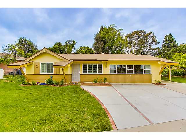 2207 El Monte Dr, Oceanside, CA 92054 photo 1