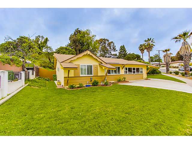 2207 El Monte Dr, Oceanside, CA 92054 photo 2